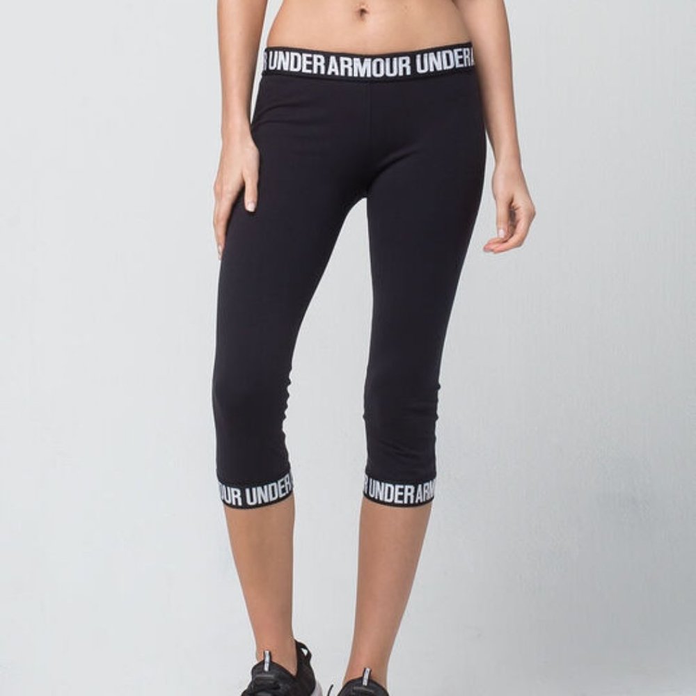 Under Armour black capri leggings